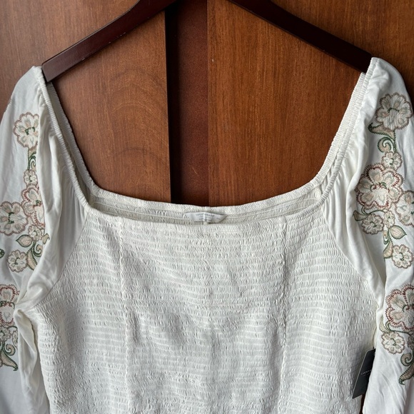 • NWT! [Lucky Brand] Ruched Embroidered Top • - Picture 2 of 12